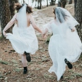 Ισότητα στον γάμο, ομόφυλες οικογένειες και προκαταλήψεις: τι δείχνουν ο νόμος, η επιστήμη και η στάση της ελληνικής κοινωνίας.