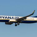 «Ζημιά από ξένο αντικείμενο»: Τι λέει ο CEO της Ryanair για το ατύχημα με το σπασμένο παράθυρο