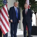 Ο Ντόναλντ Τραμπ ανακοίνωσε δασμούς 50% σε πληθώρα καναδικών προϊόντων - Ο πρωθυπουργός Μαρκ Κάρνεϊ ζητά διαπραγματεύσεις πριν την εφαρμογή