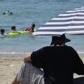 Καιρός σήμερα: Ηλιοφάνεια σε όλη τη χώρα, άνοδος της θερμοκρασίας έως 35 βαθμούς και άνεμοι έως 6 μποφόρ στα νότια του Αιγαίου