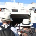 Κορυφώνεται η έξοδος των αδειούχων από τα λιμάνια της Αττικής, με δεκάδες χιλιάδες επιβάτες να αναχωρούν για τους νησιωτικούς προορισμούς.