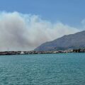 Ανεξέλεγκτη η φωτιά στο Ρέθυμνο: Εκκενώνονται τρεις οικισμοί
