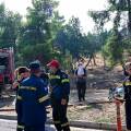 Πυροσβέστες συντονίζονται για τη φωτιά στο Χαϊδάρι