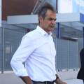 Ο πρωθυπουργός Κυριάκος Μητσοτάκης αποχωρεί από το Κέντρο Επιχειρήσεων της Πυροσβεστικής