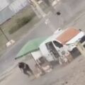 Βίντεο καταγράφει τη στιγμή που ρωσικό drone καταδιώκει και τραυματίζει Ουκρανό μικροπωλητή στη Χερσώνα - Έντονες αντιδράσεις από το Κίεβο