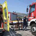 Πυροσβεστικά οχήματα και ασθενοφόρο του ΕΚΑΒ σε τροχαίο