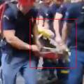 Πυροσβέστες απομακρύνουν 50χρονη τραυματία από τον Όλυμπο