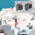 Πώς τα σοκάκια των Κυκλάδων φθείρουν γόνατα & ισχία
