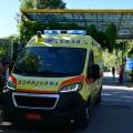 Ασθενοφόρο του ΕΚΑΒ βγαίνει από νοσοκομείο