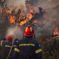 Μεγάλη κινητοποίηση της Πυροσβεστικής για τη φωτιά σε χαμηλή βλάστηση στη Δροσοπηγή Αφιδνών - Εστάλη 112, σε ισχύ κυκλοφοριακές ρυθμίσεις.