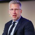 Ο Άκης Σκέρτσος ανέλυσε το πακέτο μέτρων των 2,2 δισ. ευρώ, της ΔΕΘ, ενώ τοποθετήθηκε για τις θέσεις του Αντώνη Σαμαρά και την κριτική της αντιπολίτευσης.