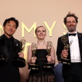 Οι μεγάλοι νικητές των Emmy 2026 με τα βραβεία ανά χείρας