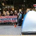 Παράσταση διαμαρτυρίας φοιτητών με σκηνές έξω από το Υπουργείο Οικονομικών