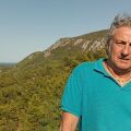 O Νάσος Κομιανός είναι ο υπνοθεραπευτής που έλαβε τη φωτογραφία του Μαζωνάκη από την 56χρονη γιατρό 