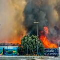 Εικόνες από τη φωτιά στου Ρέντη - Μαύροι καπνοί σκεπάζουν την περιοχή, αποπνικτική η ατμόσφαιρα