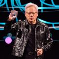 Ο Τζένσεν Χουάνγκ της Nvidia απορρίπτει τα σενάρια αφανισμού της ανθρωπότητας από την τεχνητή νοημοσύνη έως το 2030, χαρακτηρίζοντάς τα υπερβολικά.
