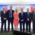 Από αριστερά: Μανώλης Μιτάκης,  Ευάγγελος Παπαχρήστου, Κωνσταντίνος Τούτουζας, Κατερίνα Παναγοπούλου, Κωνσταντίνος Μακρυλάκης,  Κωνσταντίνος Τσιούφης, Δημήτρης Αναγνωστάκης