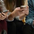 Έφηβοι και social media: Σημαντική άνοδο σημειώνει η προβληματική χρήση των μέσων κοινωνικής δικτύωσης στους νέους, σύμφωνα με νέα επιστημονική έκθεση.