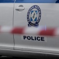 Περιπολικά της ΕΛ.ΑΣ. και κορδέλα της αστυνομίας