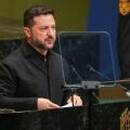 Ο Βολοντίμιρ Ζελένσκι απέρριψε κατηγορηματικά το ενδεχόμενο επίσκεψης στη Μόσχα για διαπραγματεύσεις με τον Πούτιν, απαντώντας σε Ρώσο δημοσιογράφο στον ΟΗΕ.