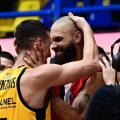 Ολυμπιακός: Η παρακάμερα του ημιτελικού με τις αγκαλιές του Λαρεντζάκη στους πρώην συμπαίκτες