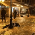 Κακοκαιρία στη Σκιάθο: Οι δρόμοι μετατράπηκαν σε ποτάμια - Προβλήματα στην ηλεκτροδότηση