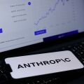 Η Anthropic προειδοποιεί ότι η προηγμένη τεχνητή νοημοσύνη θα μπορούσε να προκαλέσει «καταστροφικούς ή υπαρξιακούς κινδύνους» για την ανθρωπότητα.