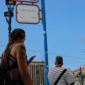 Άννα Δαμιανίδη: «Όποιος αρνείται τη βασιλεία του ΙΧ υφίσταται τις συνέπειες» - Η συγγραφέας και δημοσιογράφος περιγράφει την καθημερινή ανασφάλεια στα ΚΤΕΛ