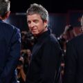 Ακουστική κιθάρα του Νόελ Γκάλαχερ των Oasis πουλήθηκε για 226.800 λίρες, σημειώνοντας ρεκόρ, σε δημοπρασία με αντικείμενα των Queen και του Μάικλ Τζάκσον.