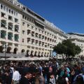 Συμβολικό αποκλεισμό της Λεωφόρου Νίκης στη Θεσσαλονίκη πραγματοποίησαν αλιείς - Διεκδικούν φθηνότερο πετρέλαιο και λύσεις στα προβλήματά τους.