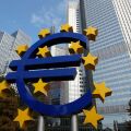 Στο χαμηλότερο επίπεδο από τον Μάιο του 2025 υποχώρησε το ευρώ έναντι του δολαρίου, εν μέσω ανησυχιών για το γαλλικό χρέος.