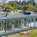 Εγκαινιάστηκε στη Νέα Παραλία Θεσσαλονίκης η Γυάλινη Πινακοθήκη - Ένας σύγχρονος χώρος τέχνης που συνδέει τον δημόσιο χώρο με τον πολιτισμό.