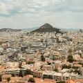 Δημοσκόπηση Metron Analysis: Πώς βλέπουν οι Έλληνες την Αθήνα - Πολιτισμός, άγχος και υψηλό κόστος ζωής