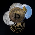 Κρυπτονομίσματα bitcoin, ethereum και XRP μεταξύ άλλων crypto