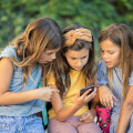 Τέλος τα social media για παιδιά κάτω των 15 ετών: Τι αλλάζει από την 1η Ιανουαρίου 2027