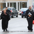Οι γονείς του Κυπριανού Παπαϊωάννου προσέρχονται στη δίκη για τα Τέμπη
