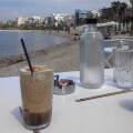 Πρωινός καφές στην Παραλιακή