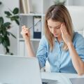 Η ΕΛΣΤΑΤ καταγράφει ότι 33% των εργαζομένων δυσκολεύονται να συνδυάσουν εργασία και φροντίδα οικογένειας - Μεγαλύτερη πίεση στις γυναίκες και στους 35–44 