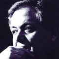 Ο Μάνος Χατζιδάκις και το «παράδοξο» του αντιλαϊκισμού