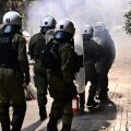Επεισόδια στα Εξάρχεια με φωτιές σε κάδους και επιθέσεις με πέτρες - Η Αστυνομία προχώρησε σε δύο συλλήψεις και εννέα προσαγωγές.