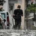 Έκτακτο δελτίο επιδείνωσης καιρού εξέδωσε η ΕΜΥ με ισχυρές βροχές, καταιγίδες και τοπικές χαλαζοπτώσεις από τις πρώτες ώρες της Δευτέρας.