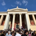 Από το Fintech στην ορκωμοσία των βιολόγων: Δύο εικόνες του μέλλοντος στο ιστορικό Καποδιστριακό Πανεπιστήμιο Αθηνών