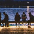 Gen Z: Μία γενιά που δεν εγκαταλείπει την πολιτική, αλλά τους παραδοσιακούς της θεσμούς