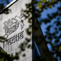 Η Nestlé θα καταργήσει 16.000 θέσεις εργασίας παγκοσμίως τα επόμενα δύο χρόνια