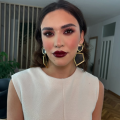 Burgundy Beauty: Πώς να πετύχεις το πιο viral και ζεστό μακιγιάζ του χειμώνα