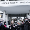 Η Μαρία Καρυστιανού στο Μονομελές Πλημμελειοδικείο Λάρισας για την υπόθεση με τη διαχείριση του βιντεοληπτικού υλικού από τον Εμπορευματικό Σταθμό Θεσσαλονίκης το βράδυ του σιδηροδρομικού δυστυχήματος των Τεμπών