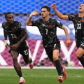 Nότια Αφρική-Καναδάς 0-1: Ιστορική πρόκριση δια χειρός Εουστάκιο - Πέτυχε στις καθυστερήσεις το γκολ που έστειλε στους «16» την χώρα του 