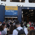 Το αδιαχώρητο στο λιμάνι του Πειραιά: Μαζική έξοδος αδειούχων προς τα νησιά, μεγάλες οι ουρές και η ταλαιπωρία