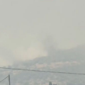 Φωτιά στη Βοιωτία: Οι φλόγες μπήκαν στο χωριό Ξηρονομή - Καίγονται αγροτικές εγκαταστάσεις και μηχανήματα