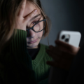 Στη Βουλή σήμερα ο «κόφτης» στα social media για παιδιά κάτω των 15 ετών - Πώς θα λειτουργεί και ποιες πλατφόρμες αφορά